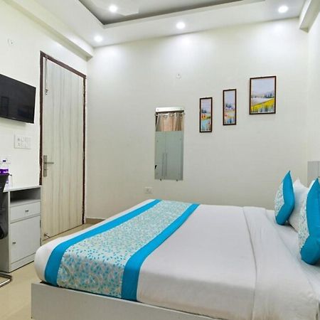 Hotel The Vertigo By Boom Rooms Noida Exterior photo