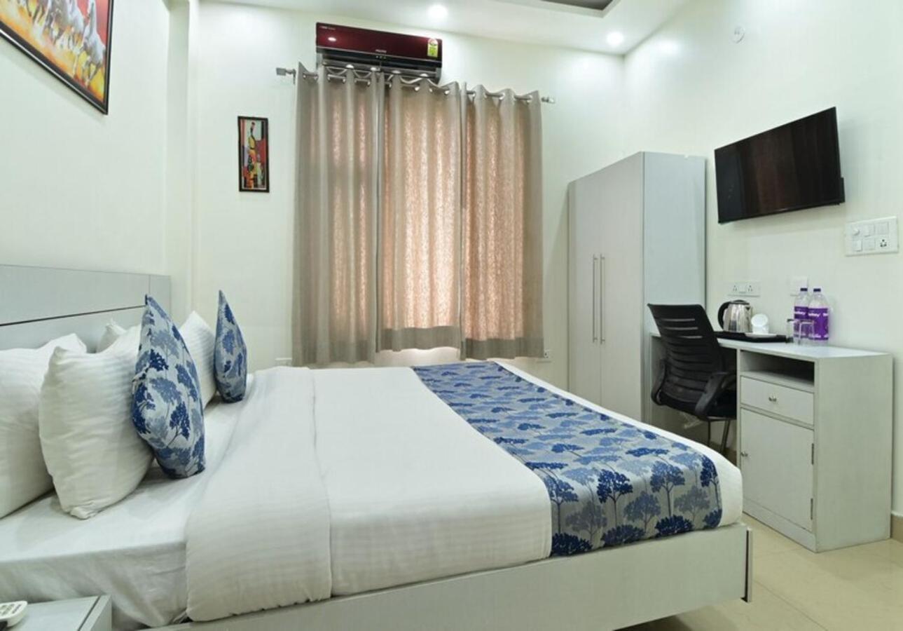 Hotel The Vertigo By Boom Rooms Noida Exterior photo